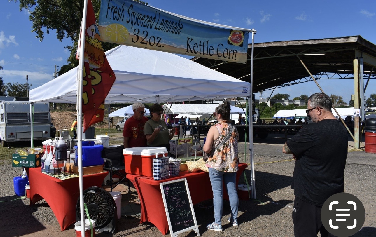 Fresh squeezed lemonade and kettle corn vendor at Cherokee Chickamauga event